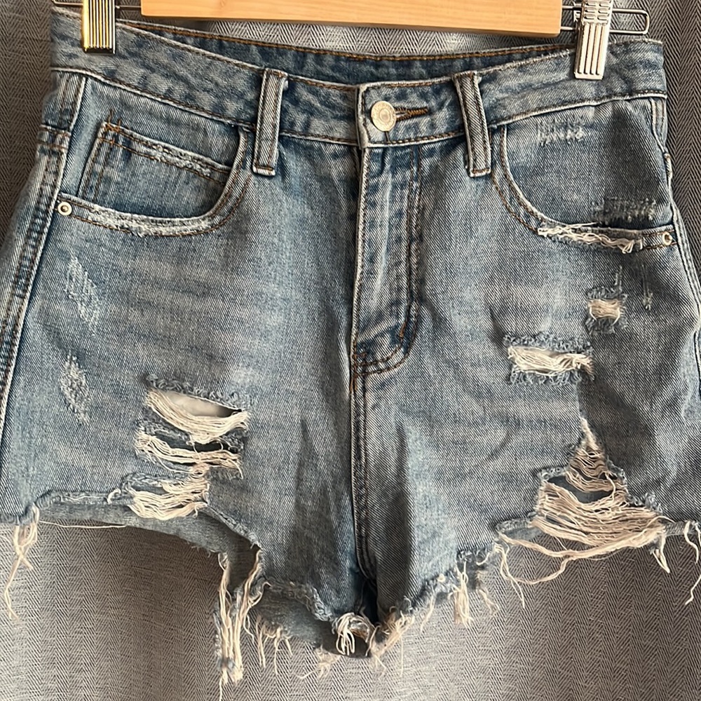 $20 Women’s Distressed Denim Jean Shorts Size Small